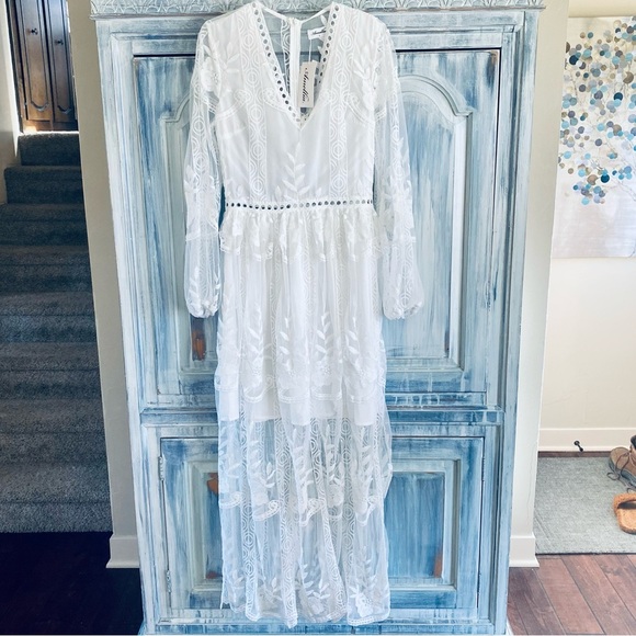 AMELLIA Bohemian White Lace Maxi Dress - Picture 5 of 16